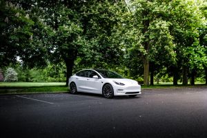 Hertz-Model-3-selling-Tesla-Polestar