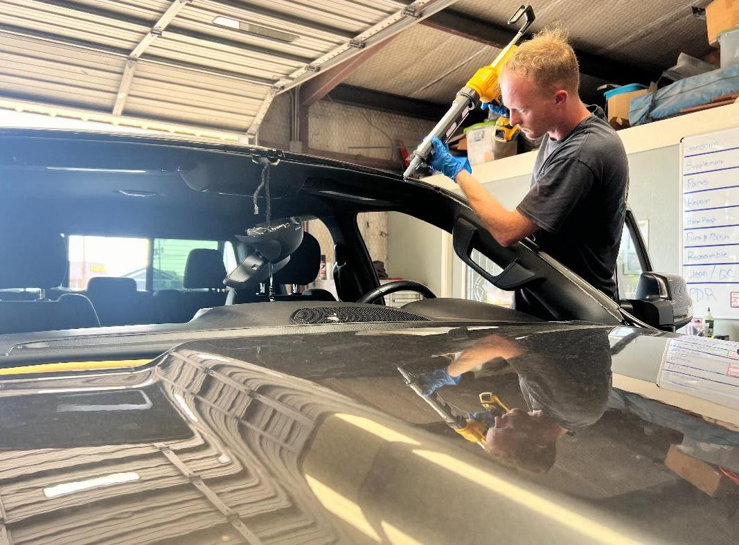 auto-glass-replacement-repair-training