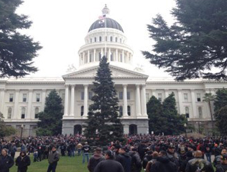 Sacramento-CA-rally-EV-mandate-protest