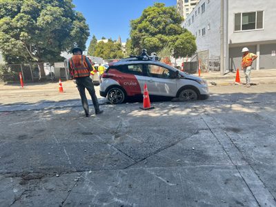 Cruise-San-Francisco-robotaxi-wet-concrete