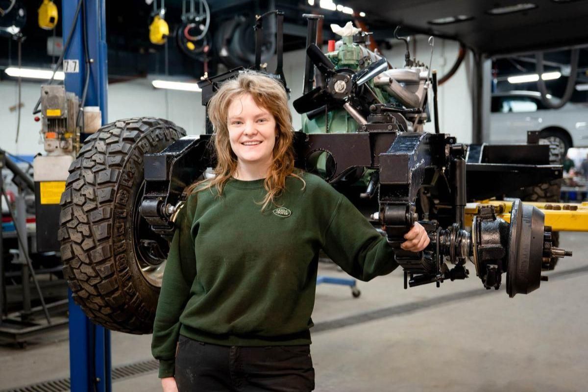 Sarah-Crabtree-Land-Rover-restoration