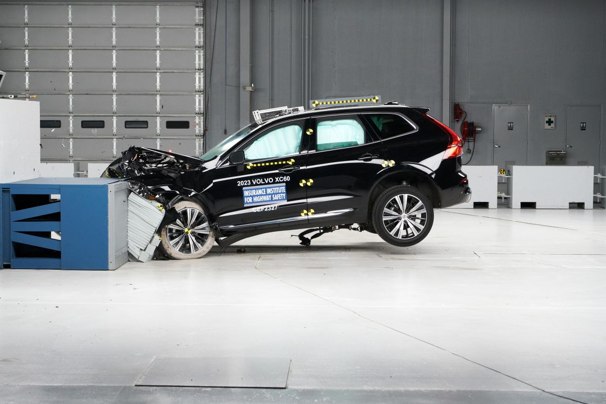 IIHS-midsize-luxury-SUV-crash-test