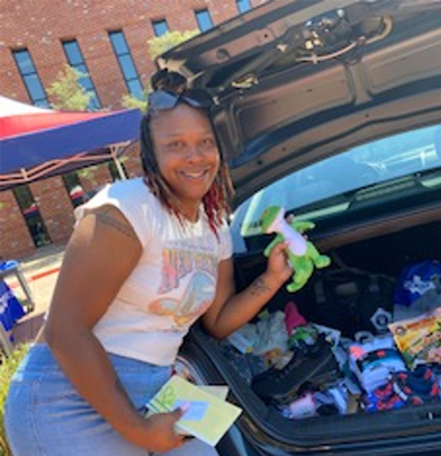 woman-smiling-with-a-car