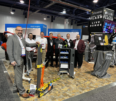 large-group-of-people-in-SEMA-booth